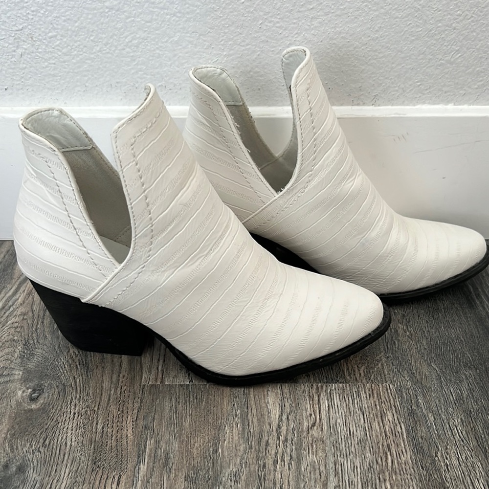 White coconuts by Matisse ankle boots